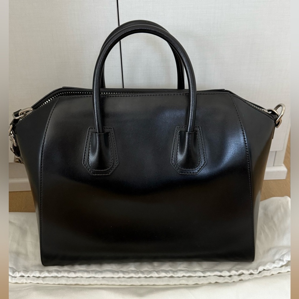 🖤 GIVENCHY Antigona Medium Leather Tote - Picture 2 of 11